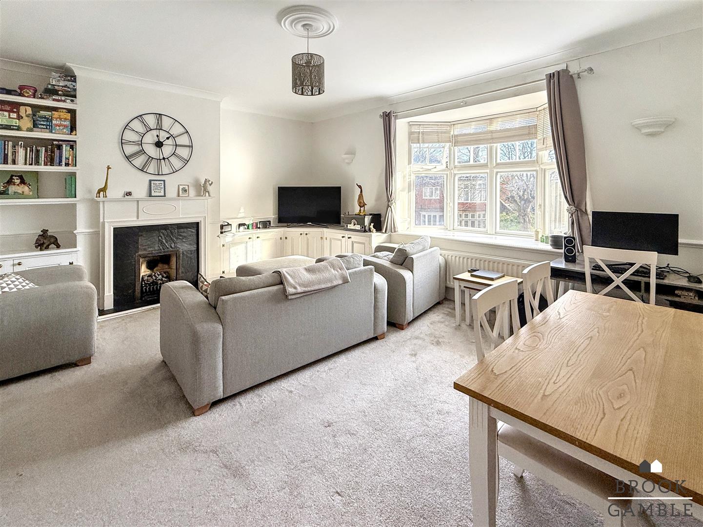 1 Bedroom Apartment. 12 Dittons Road in Eastbourne, East Sussex 2